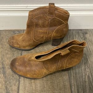 Clark’s indigo brown leather heeled booties size 9M
